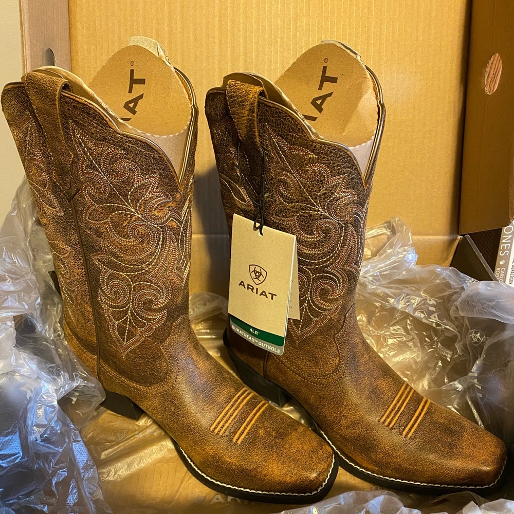 ARIAT Women’s Round Up Square Toe Boots